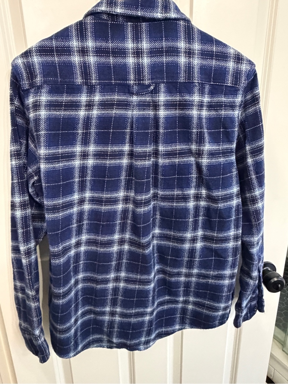 Great condition size M Woolrich men’s Navy and White Plaid Flannel shacket - Picture 4 of 8